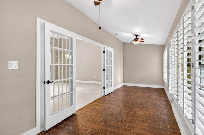 Building Photo - 6535 Brentwood Dr.