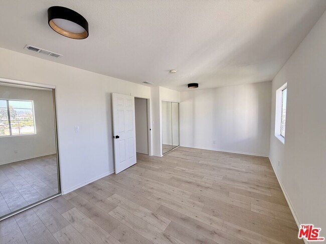 Building Photo - 1031 Coronado Ter