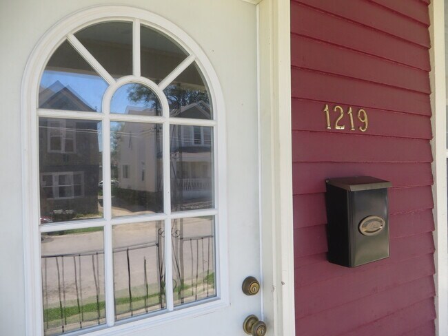 Building Photo - 1219 Fulton St