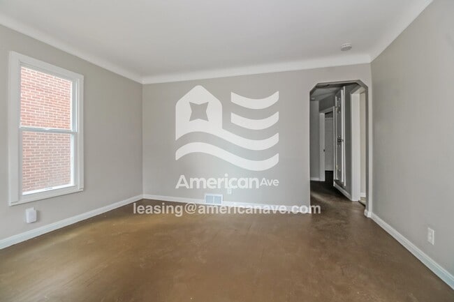 Building Photo - 5306 Chatsworth St