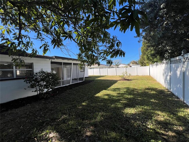 Building Photo - 2502 Tropical Shores Dr SE