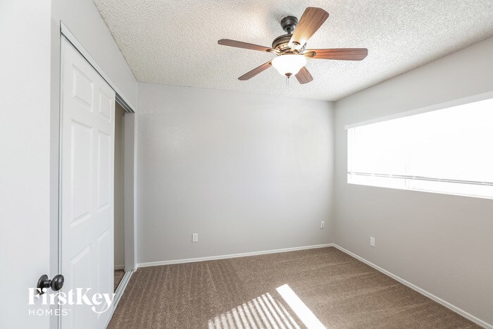 Building Photo - 2914 E Muirwood Dr