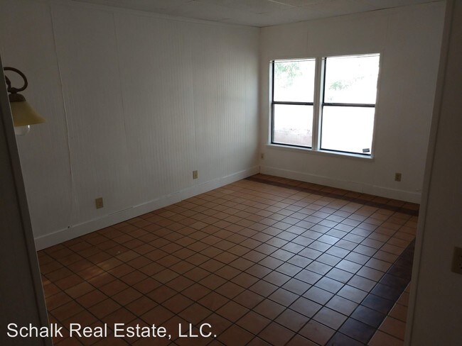 Building Photo - 602 Weinrich Rd