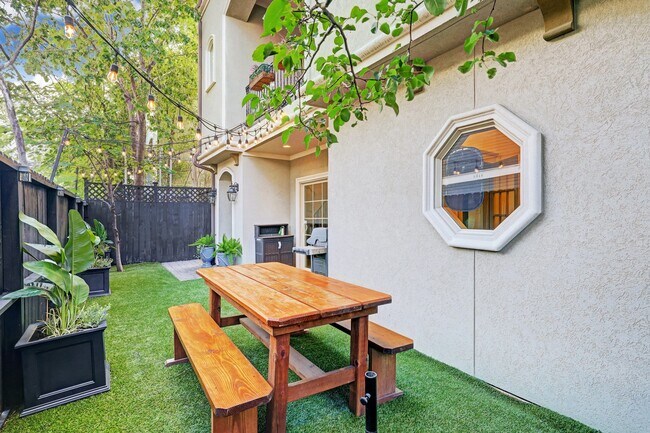 Building Photo - 514 Cortlandt St