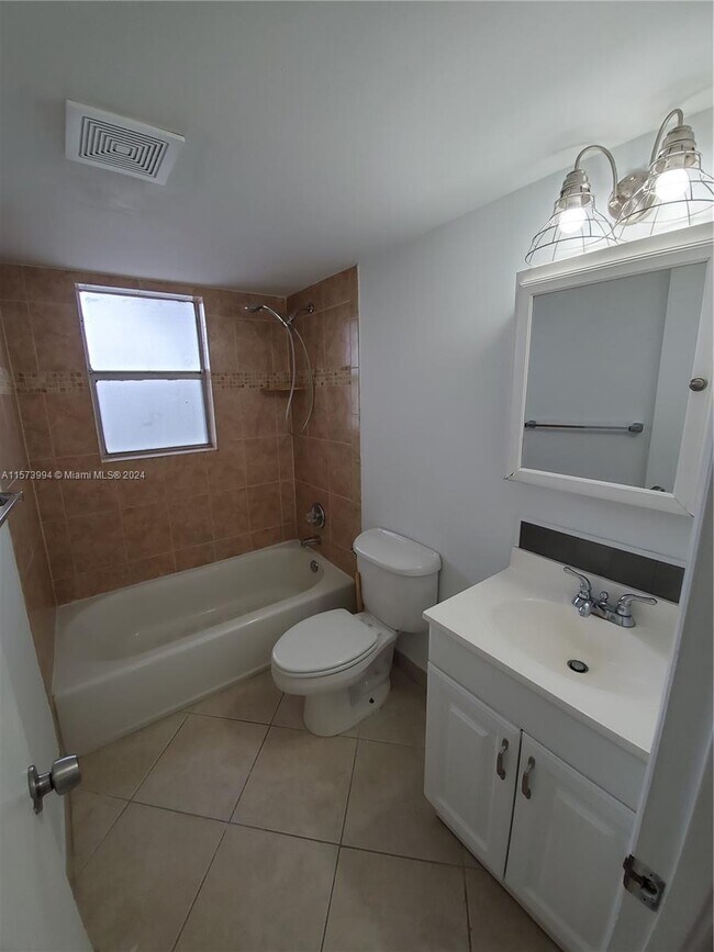 Building Photo - 560 SE 2nd Ave