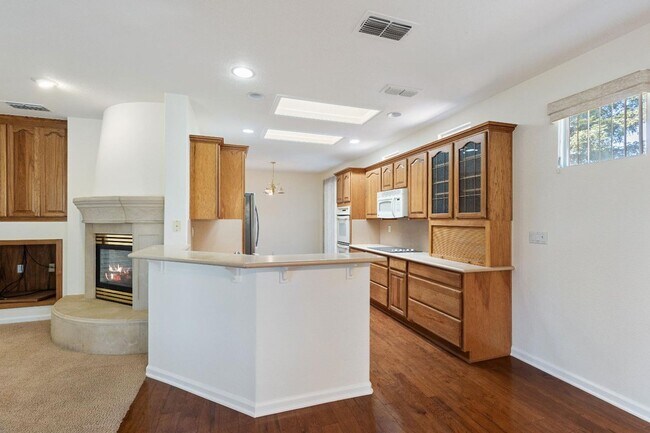 Building Photo - Sun City Lincoln Hills - Quiet courtyard with garden service & solar electric