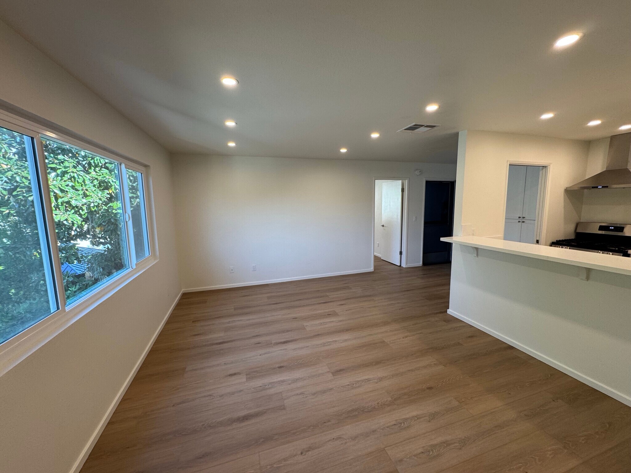 Building Photo - 517 Geneva St