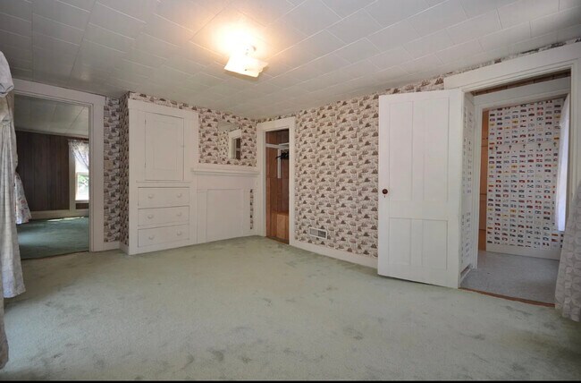 Building Photo - 38 Church St