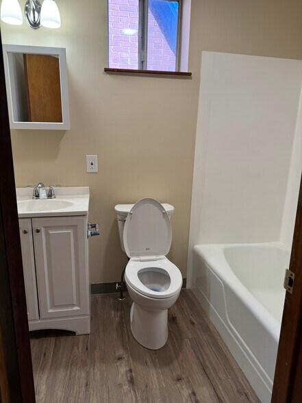 Bathroom - 834 Evergreen Ave