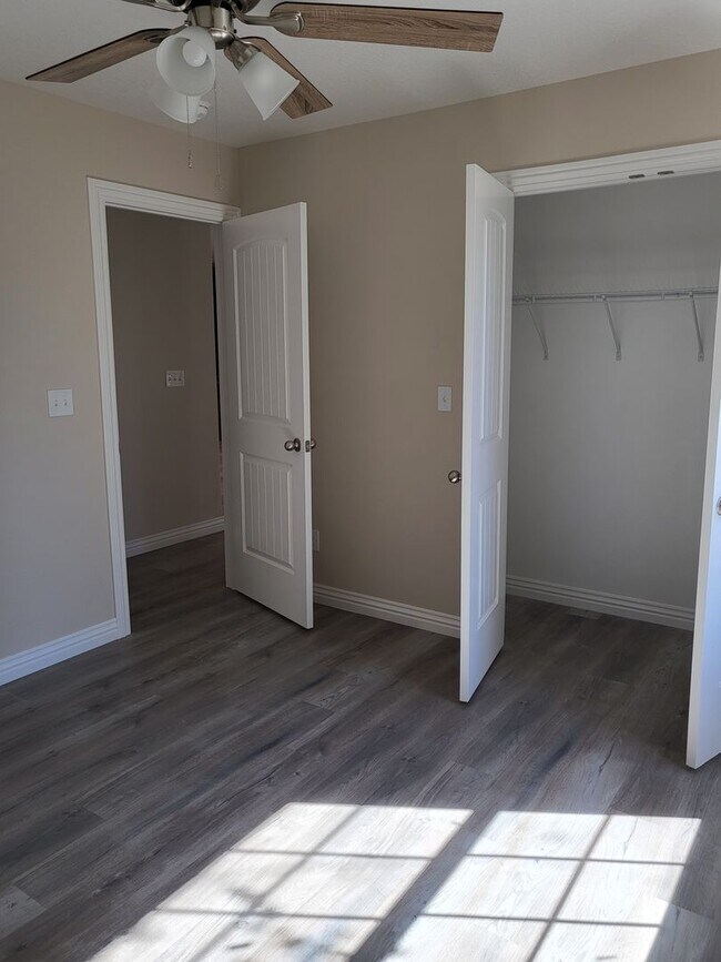 Building Photo - 3 bedroom, 2 bath house in Webb City!
