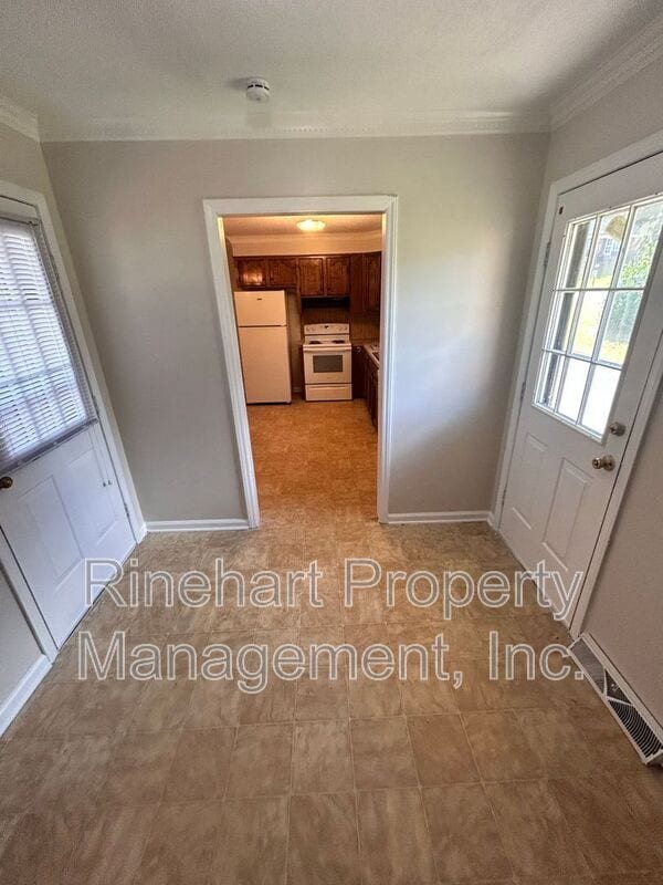 Building Photo - 480 Willowspring Ln