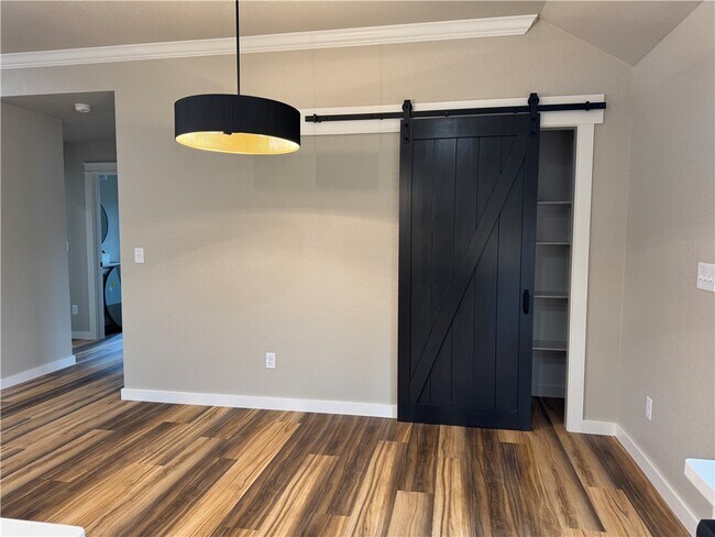 Building Photo - 4 Melrose Ln