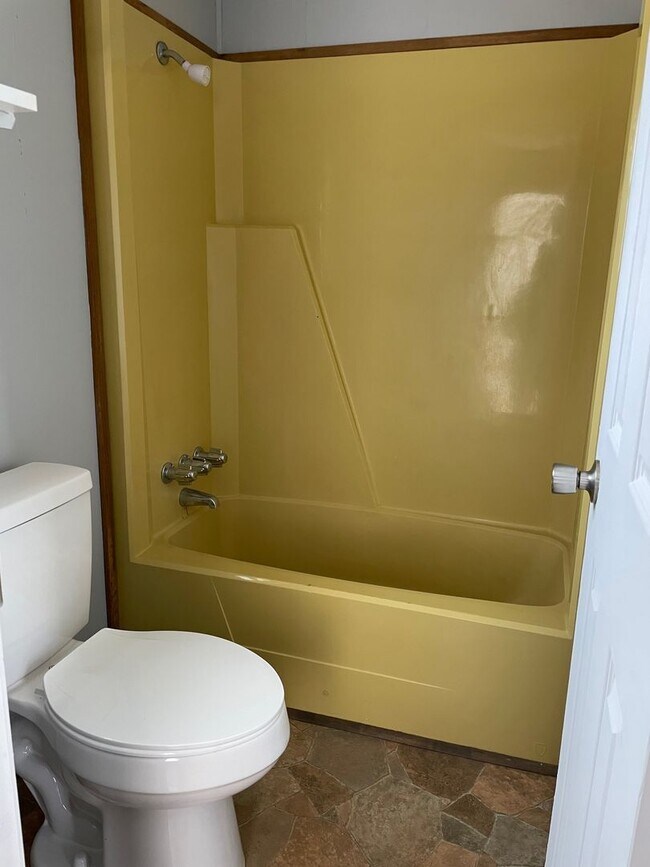 Building Photo - 2 BDRM 1.5 BA SINGLEWIDE MOBILE HOME IN PARK LOCATED IN ROBBINS