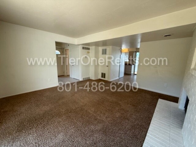 Building Photo - Move in special: $500 off first month rent!!