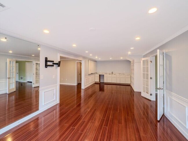 Building Photo - 12872 Waterside Dr