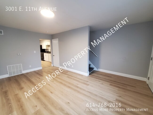 Building Photo - 3 BEDROOM TOWNHOME END UNIT