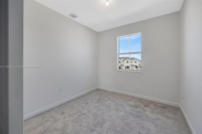 Building Photo - 2412 SE 29th St