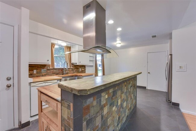 Building Photo - 4900 Brushy Ridge Dr