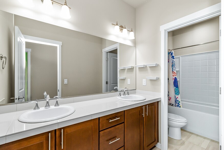 Building Photo - 15312 NE Woodland Pl