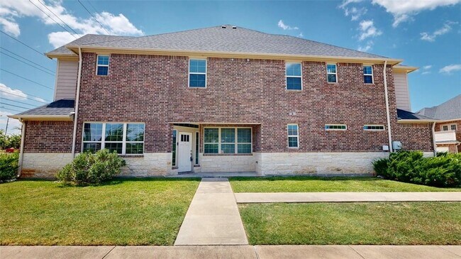 Building Photo - 2027 Harvey Mitchell Pkwy S