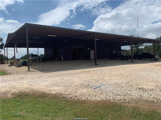 Building Photo - 11351 Oak Lake Rd