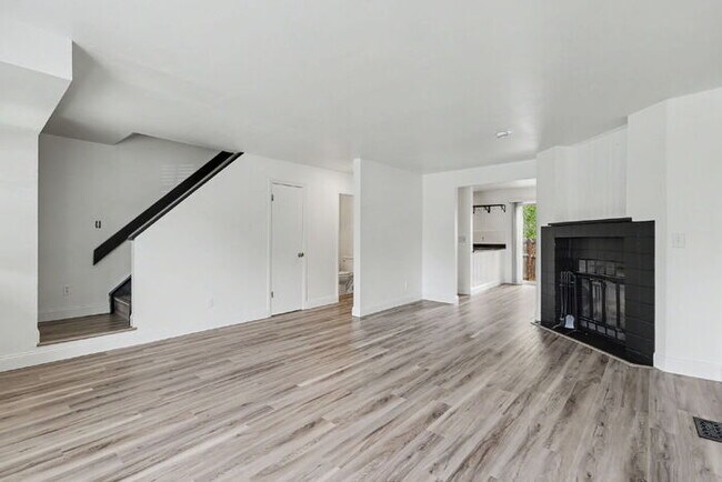 Building Photo - Move-In Ready 3-Bedroom Home with Modern Finishes Just Minutes from Fort Carson