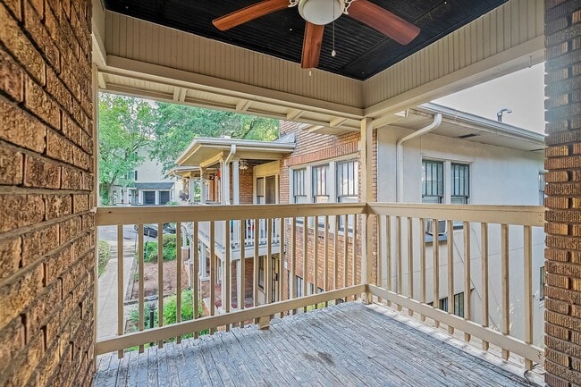 Interior Photo - Highland Court II
