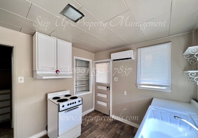 Building Photo - Studio Apartment In The Heart Of Downtown Sonora!