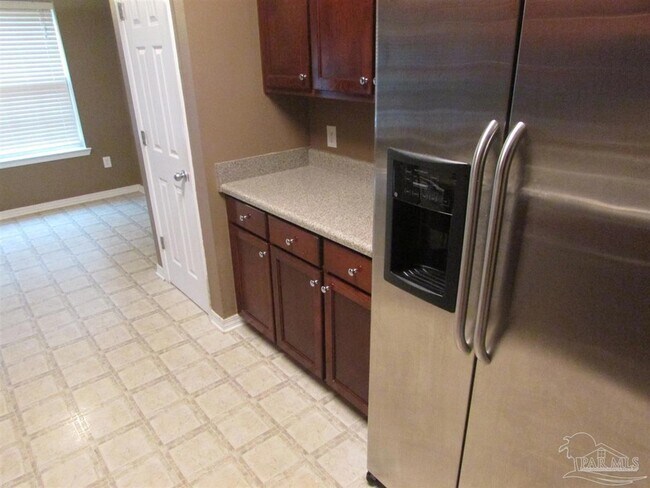 Building Photo - 396 Tree Swallow Dr