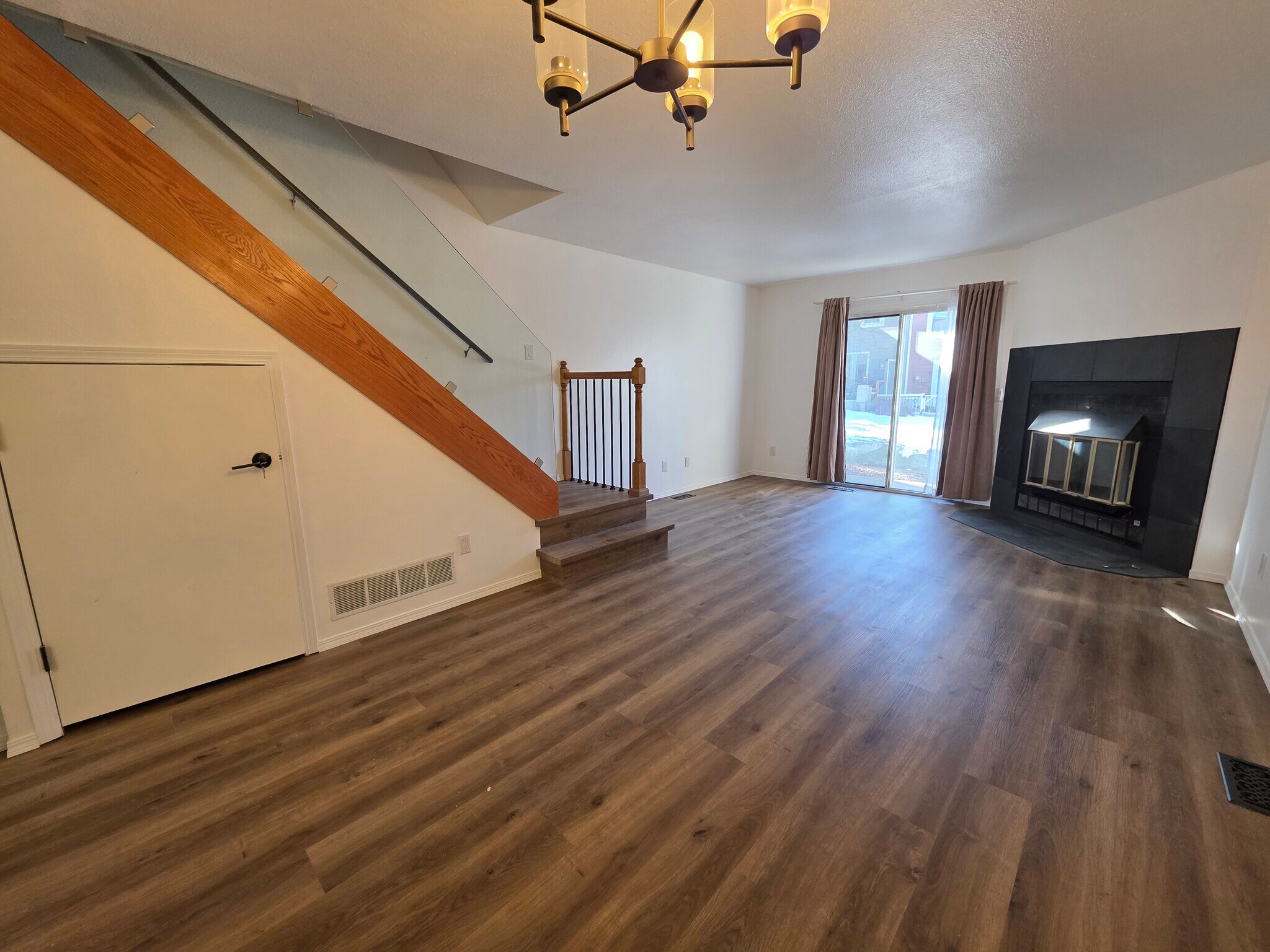 Building Photo - 3670 Queen Anne Way