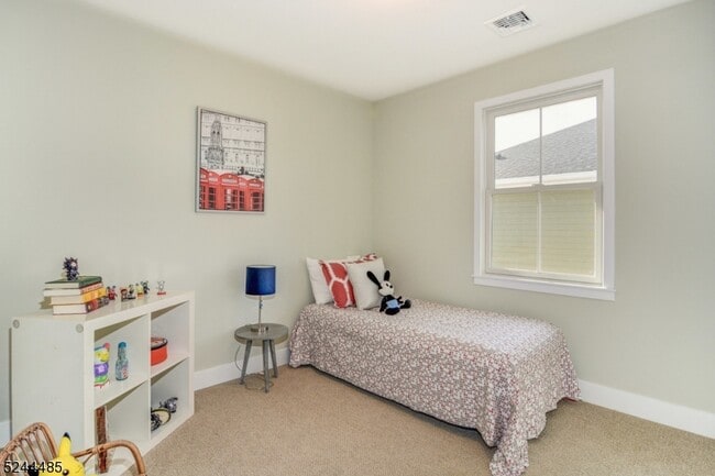 Building Photo - 92 Grove St