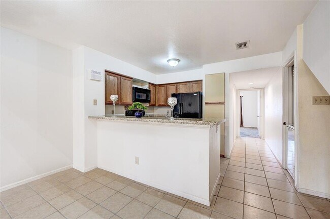 Building Photo - 16800 Sugar Pine Dr