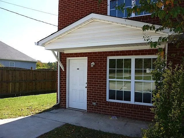 Building Photo - 642-640 Clover Ave