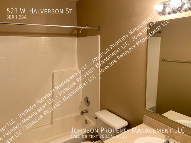 Building Photo - 523 W Halverson St