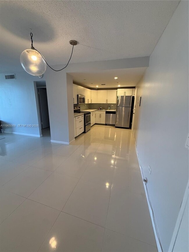 Building Photo - 5555 Collins Ave