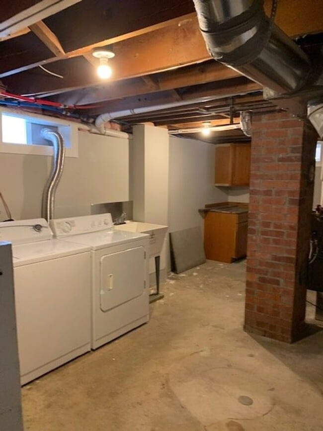 Building Photo - Renovated Modern Duplex