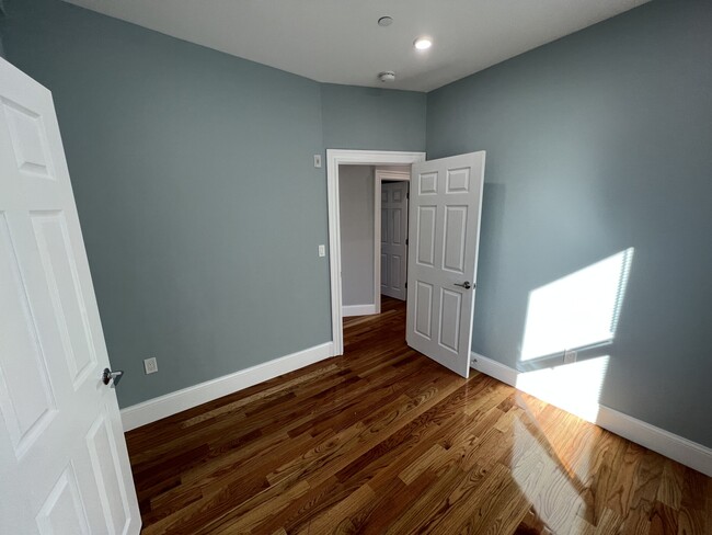 Building Photo - 29 Alpine St