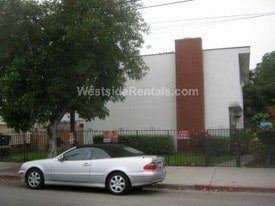 Building Photo - 709 S Primrose Ave