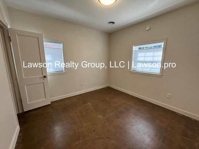 Building Photo - Updated, Cozy Two Bedroom Home in Wasena!