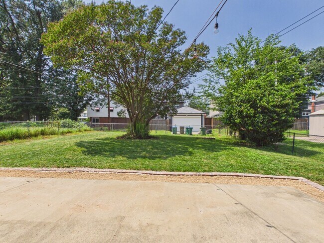 Building Photo - 3302 Garland Ave