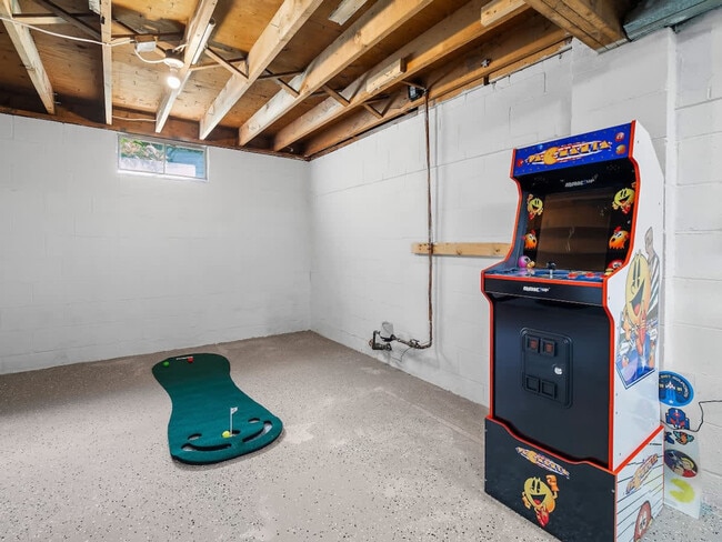 Building Photo - 670 Treeside Dr