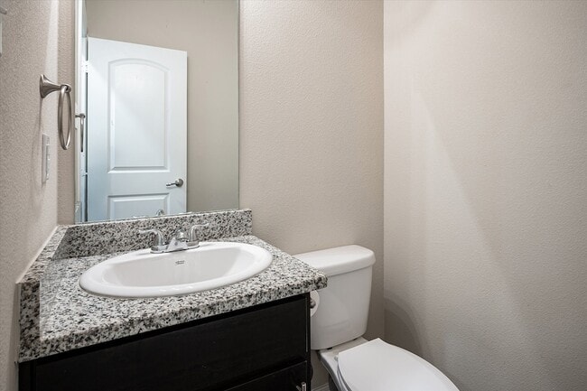 Building Photo - 2721 Vine Ct