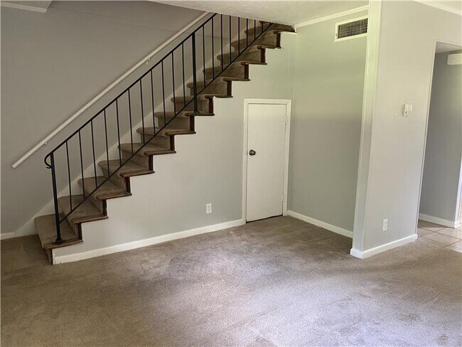 Building Photo - 4077 Pine Valley Rd