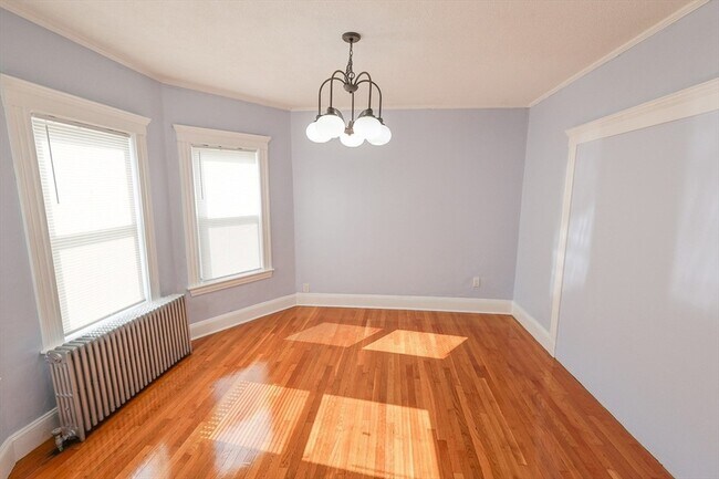 Building Photo - 129 Draper St