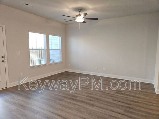 Building Photo - 1301 Newbern Dr