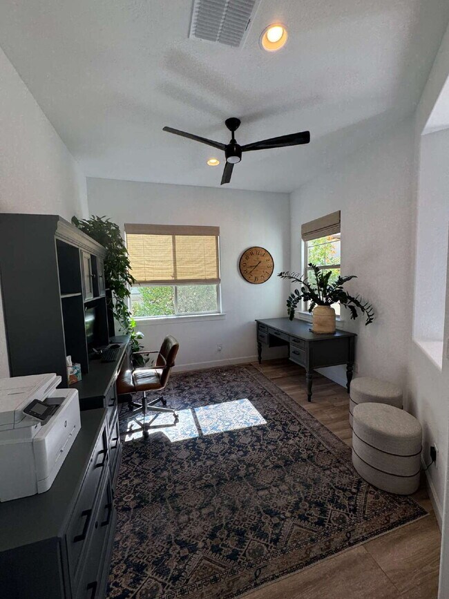 Building Photo - 120 E Iloca Ln