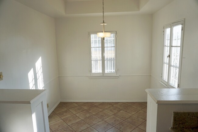 Building Photo - 5432 Russell Ave