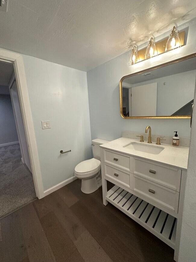 Building Photo - 3 Bed 2 Bath Remodeled Home for Rent!