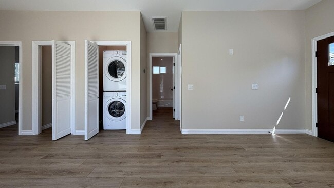 Building Photo - 1018 College Ave