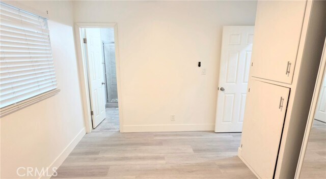 Building Photo - 10527 Western Ave